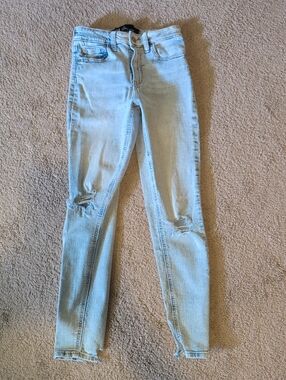 GAP Light Blue Women's Skinny Jeans with Knee Rips